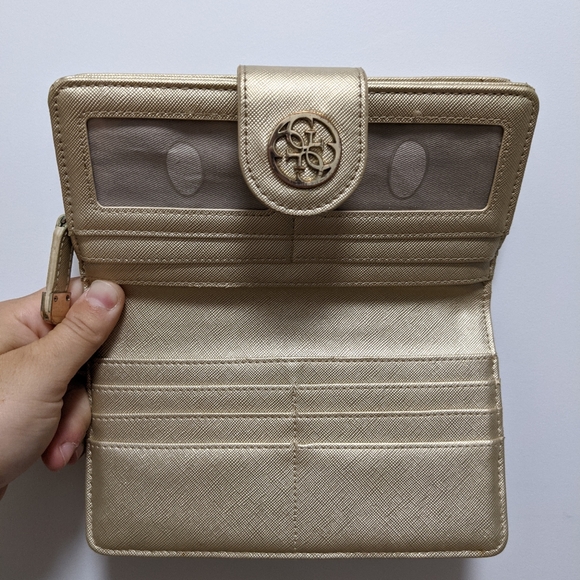 Guess wallet - Picture 2 of 5